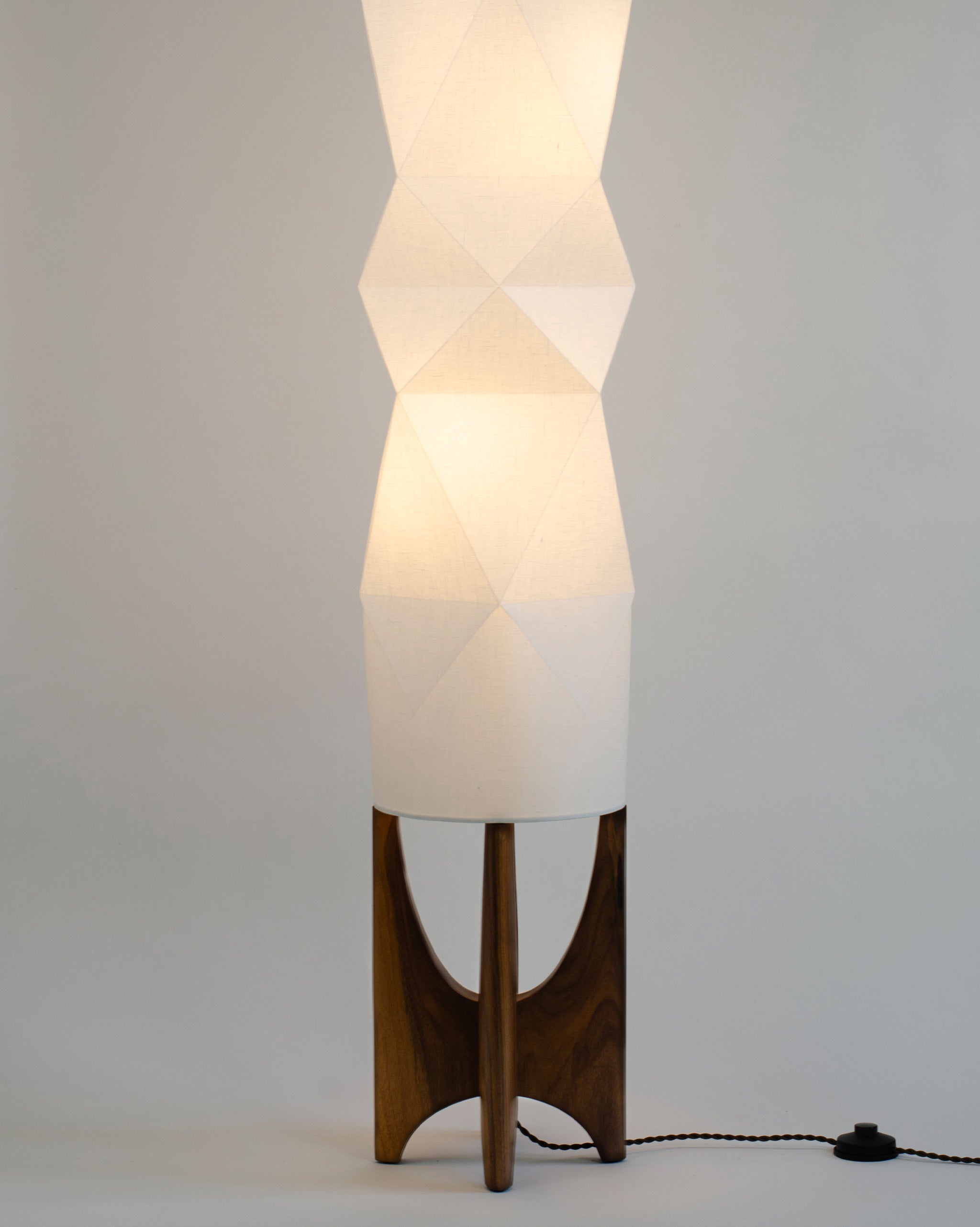 TōRō Floor Lamp – laloupedesign